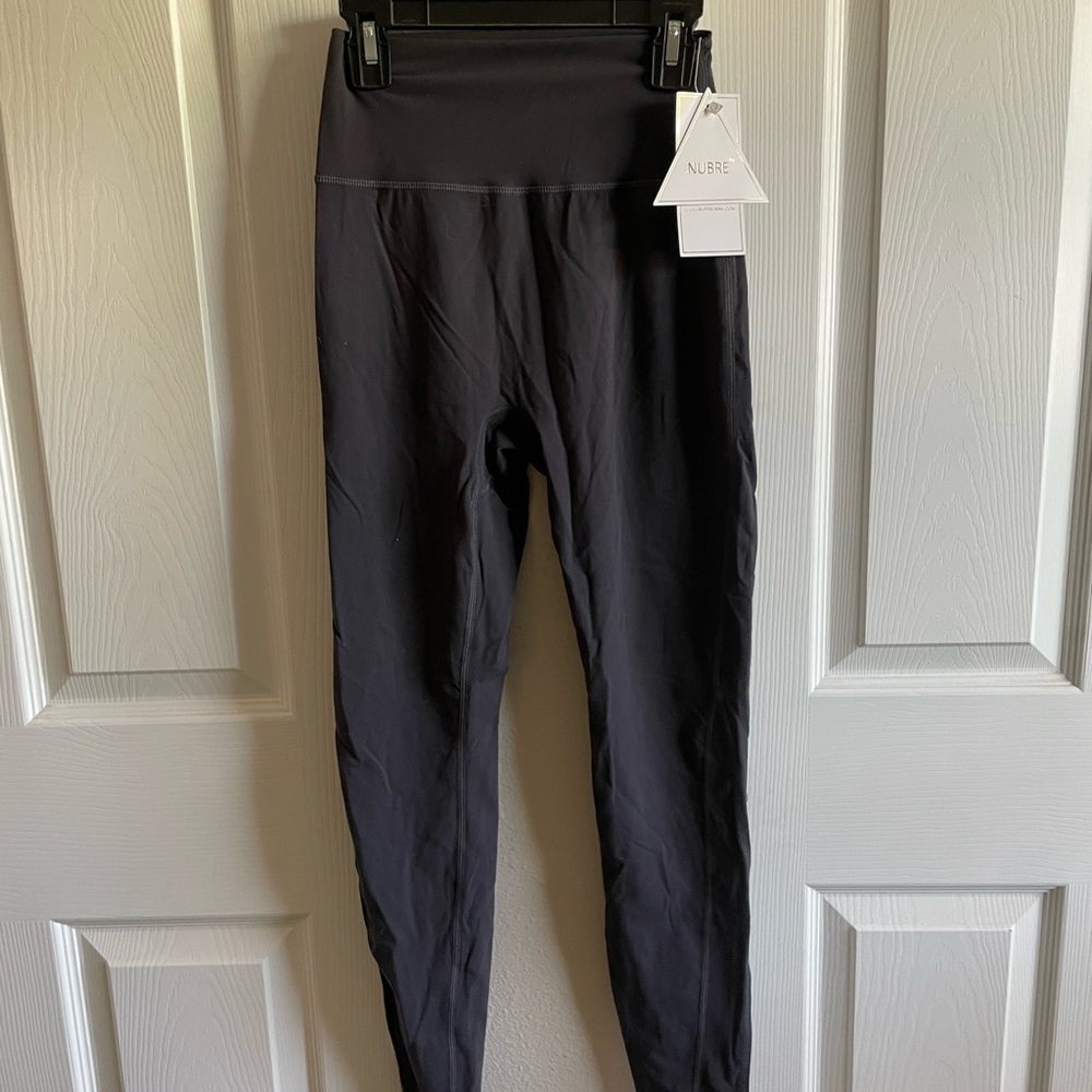 NWT BuffBunny Collection legacy Leggings in dark grey